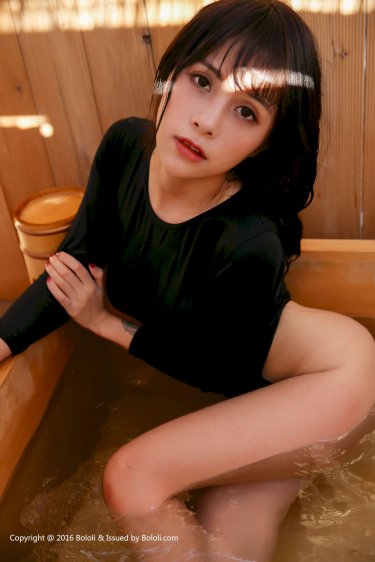 扯开衣服两只小兔子跳出来是